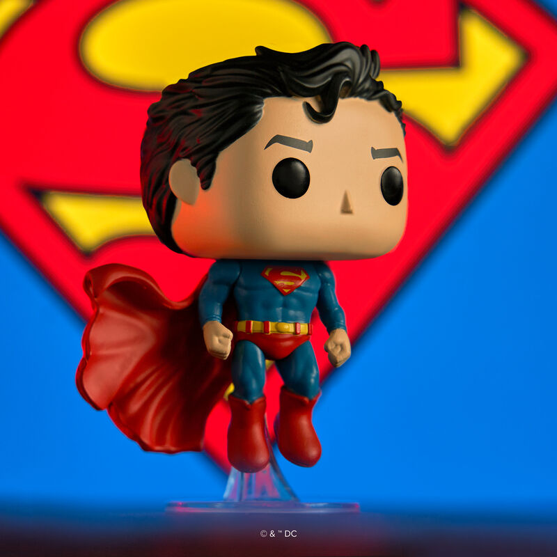 Superman Funko POP! Figure & Stand